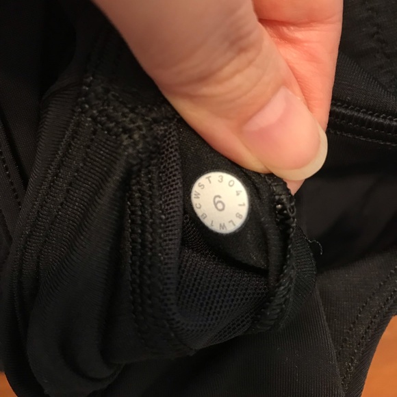 Lululemon Cross Conditioning 2-in-1 Tank - Size 6 - Picture 5 of 5